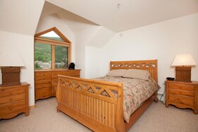 Gateway Mountain Lodge