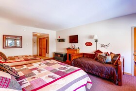 Gateway Mountain Lodge