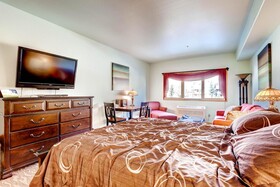 Gateway Mountain Lodge