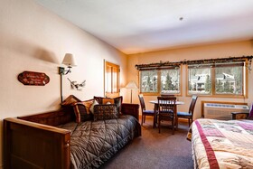 Gateway Mountain Lodge