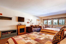 Gateway Mountain Lodge