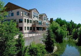 Slopeside Lodge