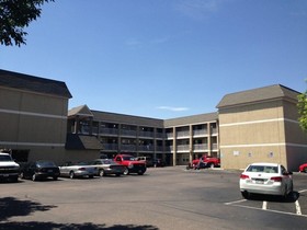 HomeTowne Studios Denver - Lakewood West