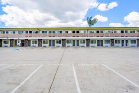 Exclusivo Inn & Suites