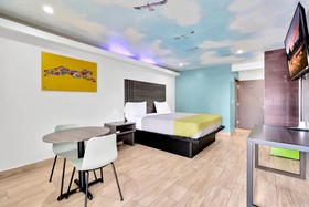 Exclusivo Inn & Suites