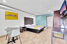Exclusivo Inn & Suites