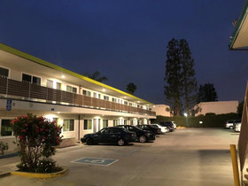 Exclusivo Inn & Suites