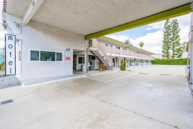 Exclusivo Inn & Suites
