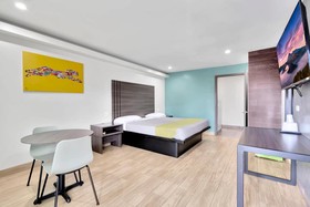 Exclusivo Inn & Suites