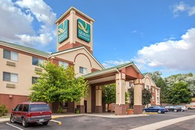 Spark by Hilton Lakewood Denver Southwest