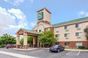 Spark by Hilton Lakewood Denver Southwest