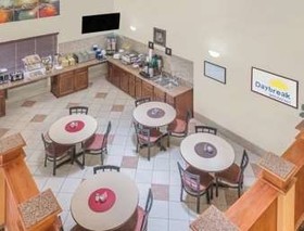 Days Inn by Wyndham Lamar