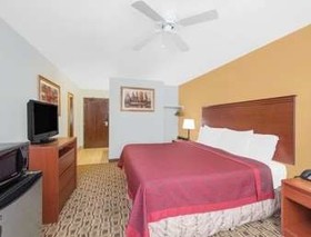 Days Inn by Wyndham Lamar