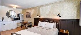Old Tale Inn