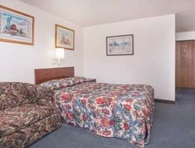 Super 8 by Wyndham Limon