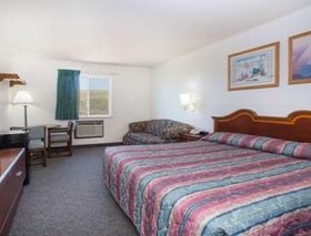 Super 8 by Wyndham Limon