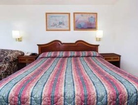 Super 8 by Wyndham Limon