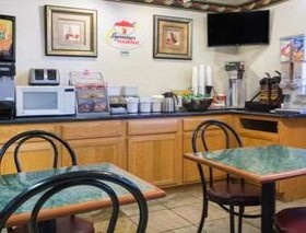 Super 8 by Wyndham Limon