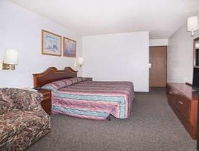 Super 8 by Wyndham Limon