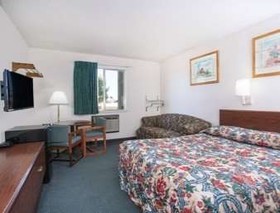 Super 8 by Wyndham Limon