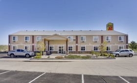 Super 8 by Wyndham Limon