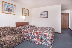 Super 8 by Wyndham Limon