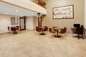 Super 8 by Wyndham Longmont/Del Camino