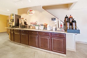 Super 8 by Wyndham Longmont/Del Camino