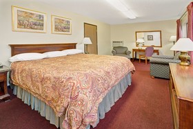 Super 8 by Wyndham Longmont/Twin Peaks