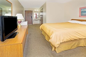 Super 8 by Wyndham Longmont/Twin Peaks