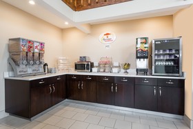 Super 8 by Wyndham Longmont/Twin Peaks
