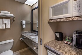 Best Western Plus Louisville Inn & Suites
