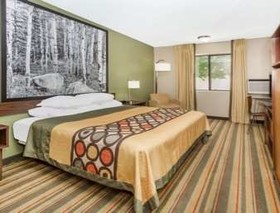 Super 8 by Wyndham Montrose