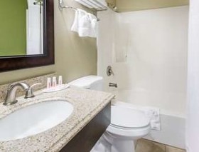 Super 8 by Wyndham Montrose