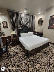 Arrowhead Manor