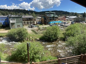 The Boulder Creek Lodge