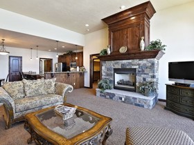 The Villas 103 3 Br townhouse by RedAwning