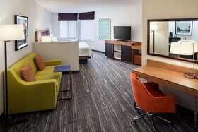 Hampton Inn & Suites Parker
