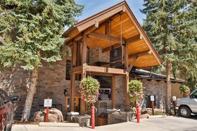 The Crestwood Condominiums