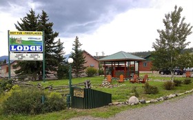 Foothills Lodge and Cabins