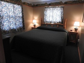 Foothills Lodge and Cabins