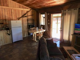 Foothills Lodge and Cabins