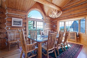 Links and Logs Chalet