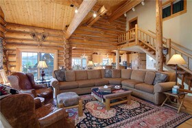 Links and Logs Chalet