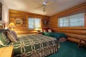 Links and Logs Chalet
