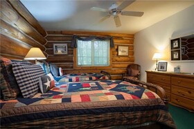 Links and Logs Chalet