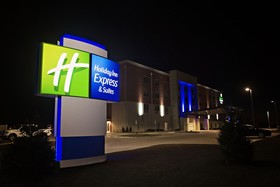 Holiday Inn Express & Suites Sterling