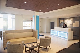 Holiday Inn Express & Suites Sterling
