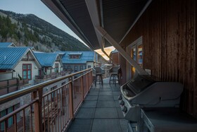 Auberge Residences at Element 52