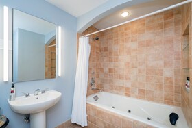 Auberge Residences at Element 52